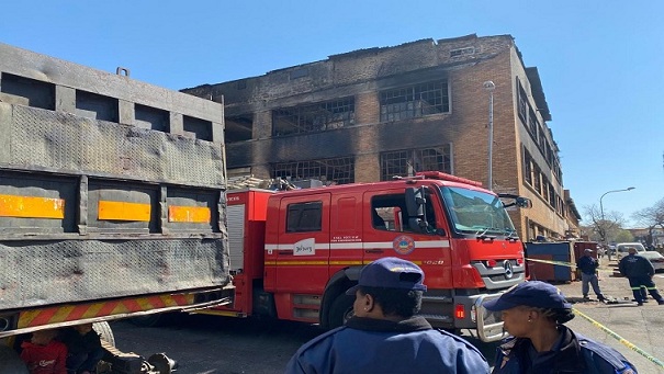 Four dead, 200 displaced as fire razes Johannesburg building